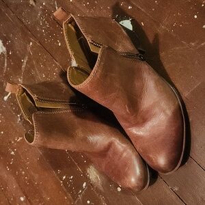 Lucky Size 6.5 brown low boots